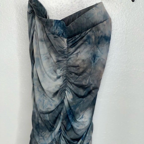 Tie died Ruched 2 Piece Bermuda Set - Picture 6 of 6